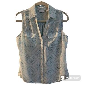 Sleeveless Blouse‎ NEW YORK AND CO SIZE MEDIUM. SHEER FLORAL FEMININE